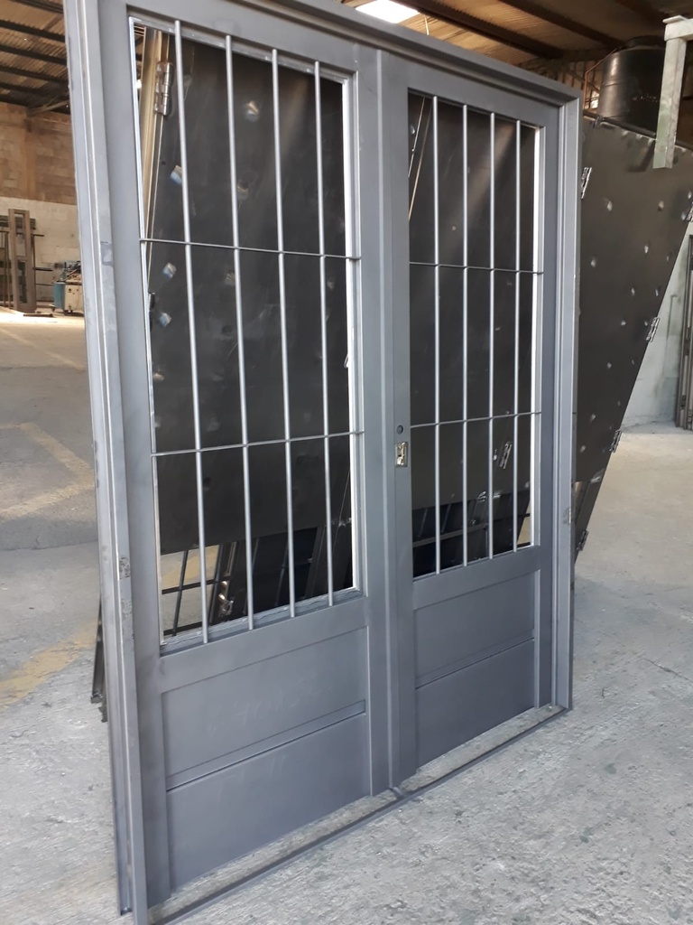 Puerta doble hoja chapa 18 de 162x205 3/4 reja